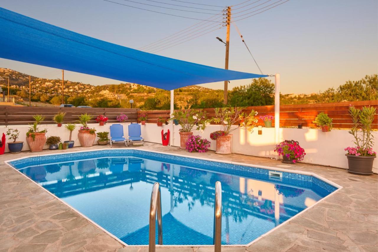 Villanelle Bed & Breakfast Welcomes Dog Lovers Only Tala Exterior foto