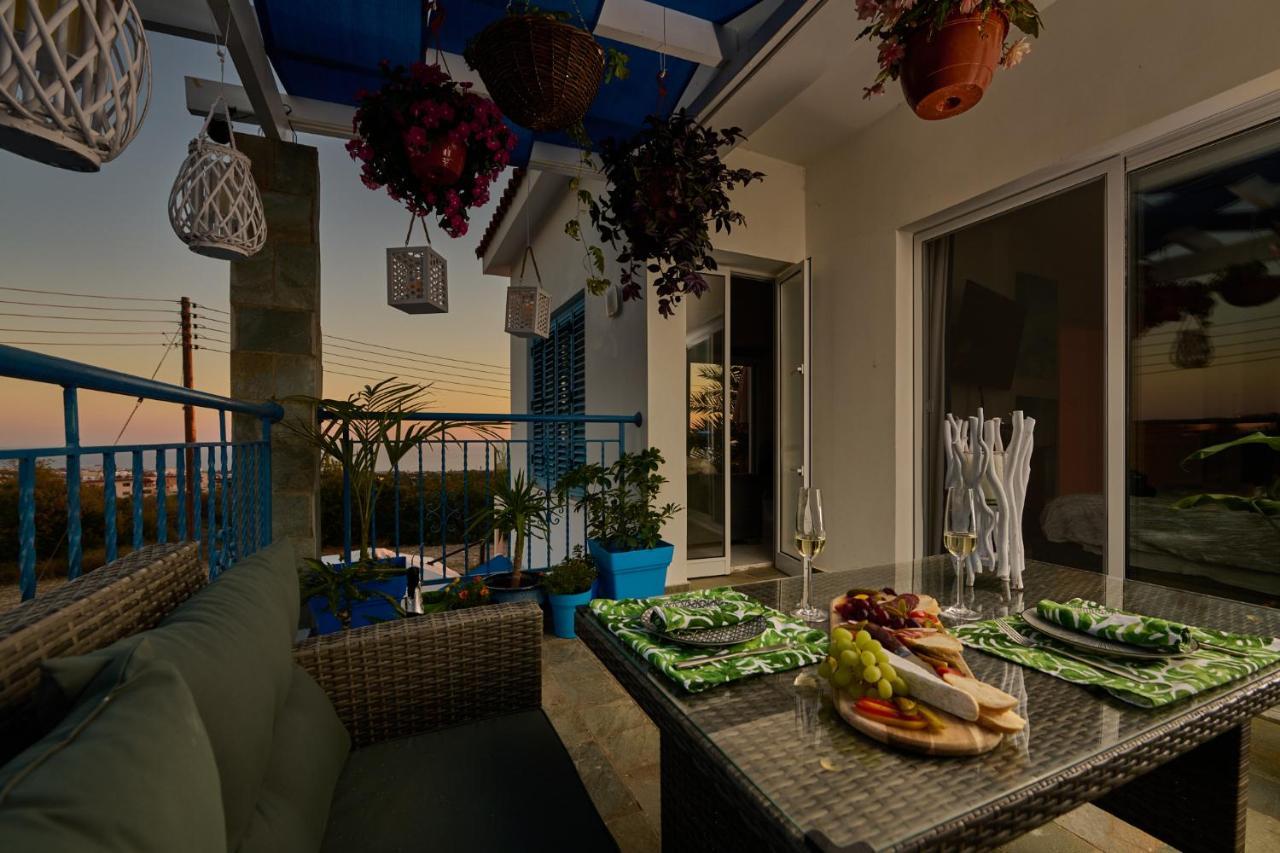 Villanelle Bed & Breakfast Welcomes Dog Lovers Only Tala Exterior foto